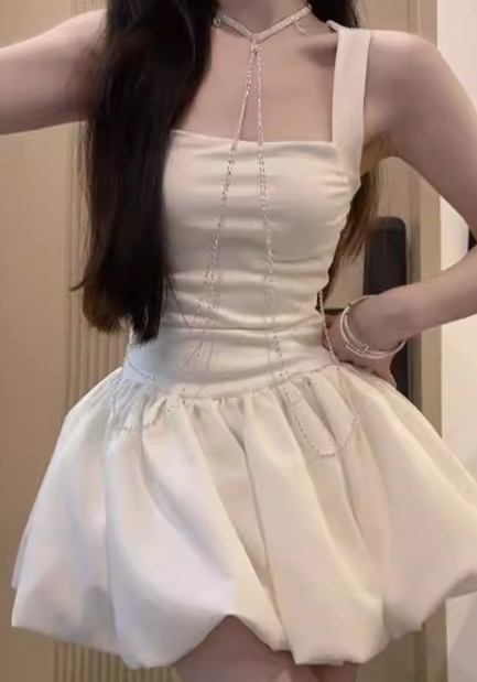 Robe courte d'été pour femme, style français, collection 2026, référence C7235