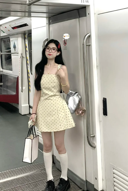 Robe courte d'été pour femme, style français, collection 2026, référence C7963