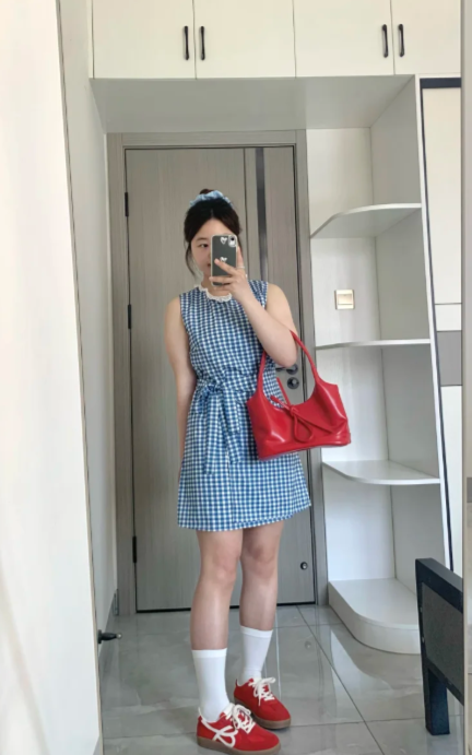 Robe courte d'été pour femme, style français, collection 2026, référence C7673