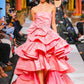 Robe de soirée longue rose sans bretelles avec volants C2469